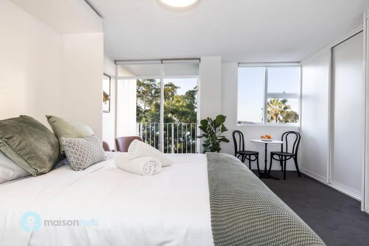 Studio Apt With Parking Balcony & Water Views 시드니 외부 사진